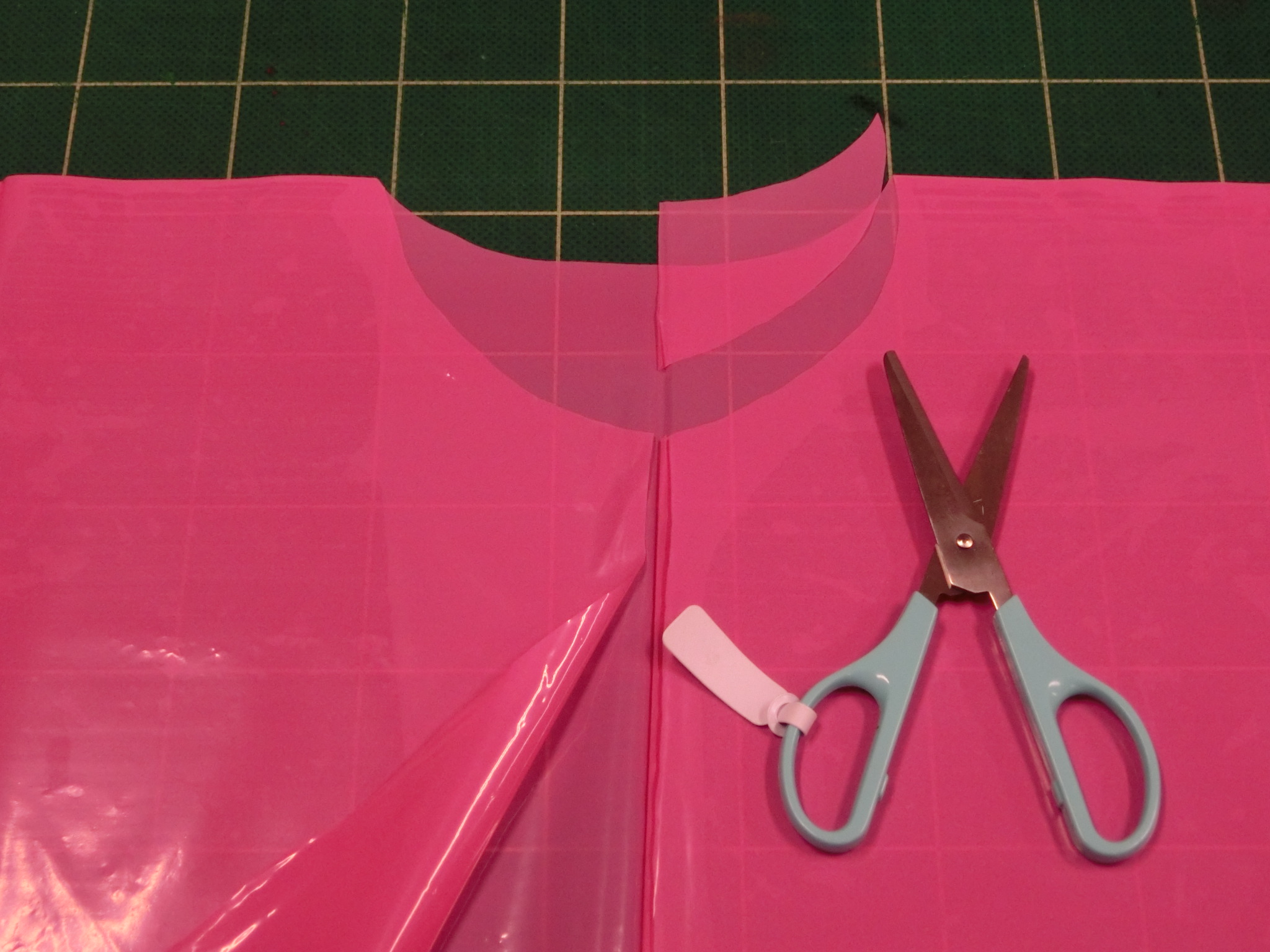 カラービニール袋で製作 袖付きの衣装の簡単な作り方 子育てママ キッズ